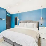 Host & - Bellevue Luxe * Redcar