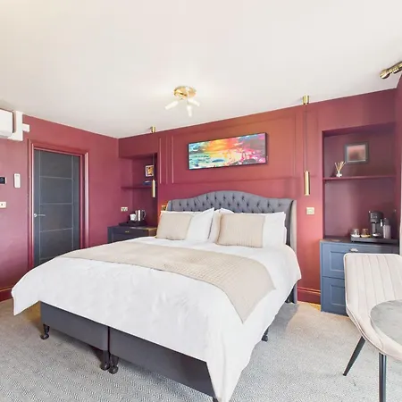 Host & - Bellevue Luxe *