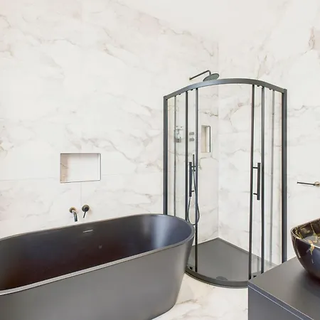 Host & - Bellevue Luxe * Redcar