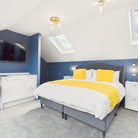 Host & - Bellevue Luxe